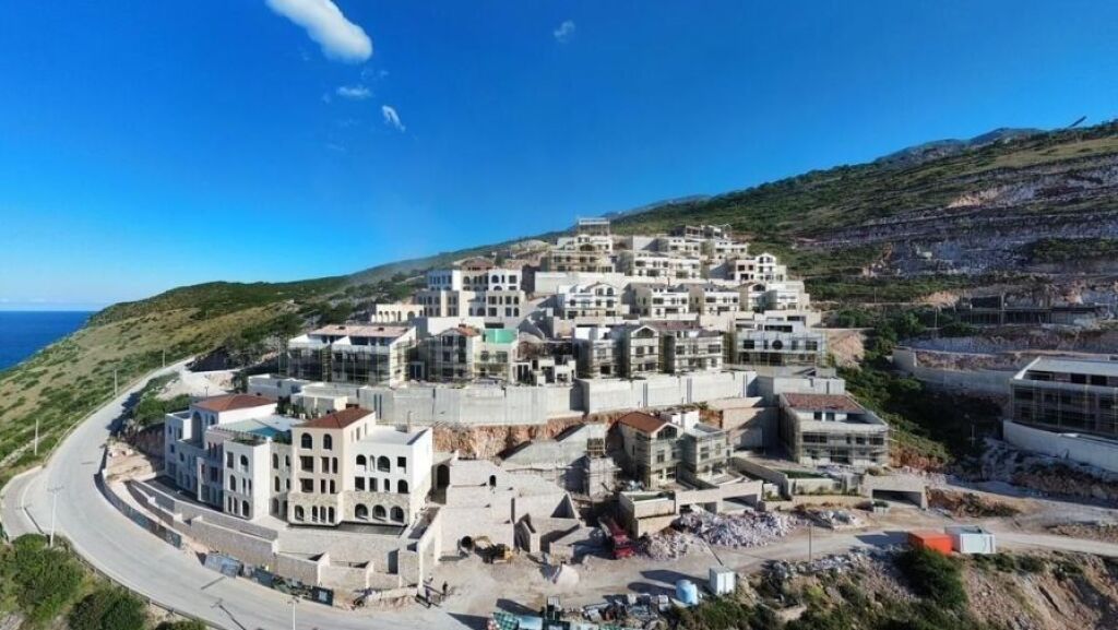 APPARTAMENTO CON VERANDA E PARCHEGGIO A FOLIRE VILLAGE JALE
