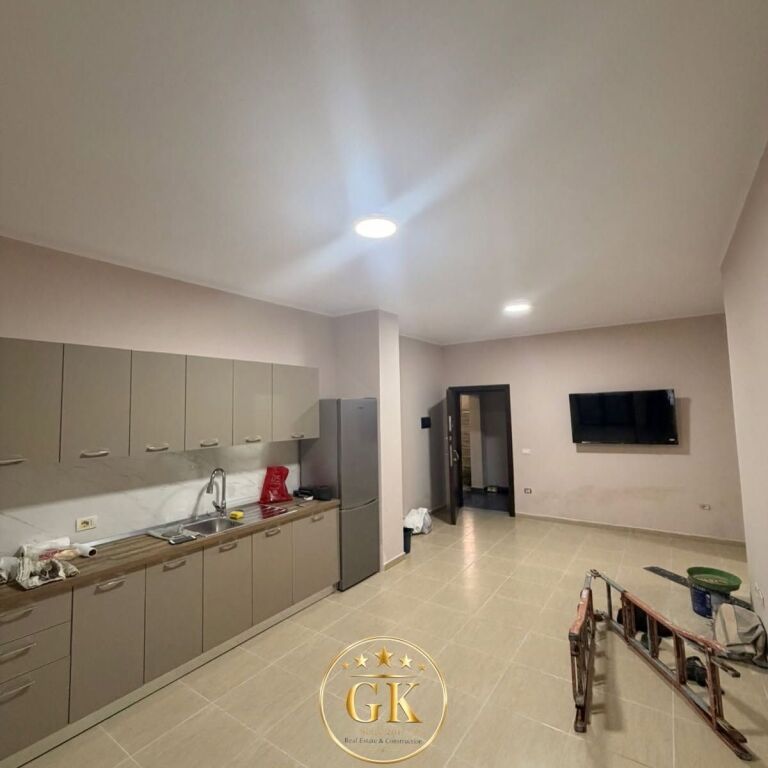 APARTAMENT ME QERA  • 2+1+Ballkon  📍Lagja 5,Prane Vodafone