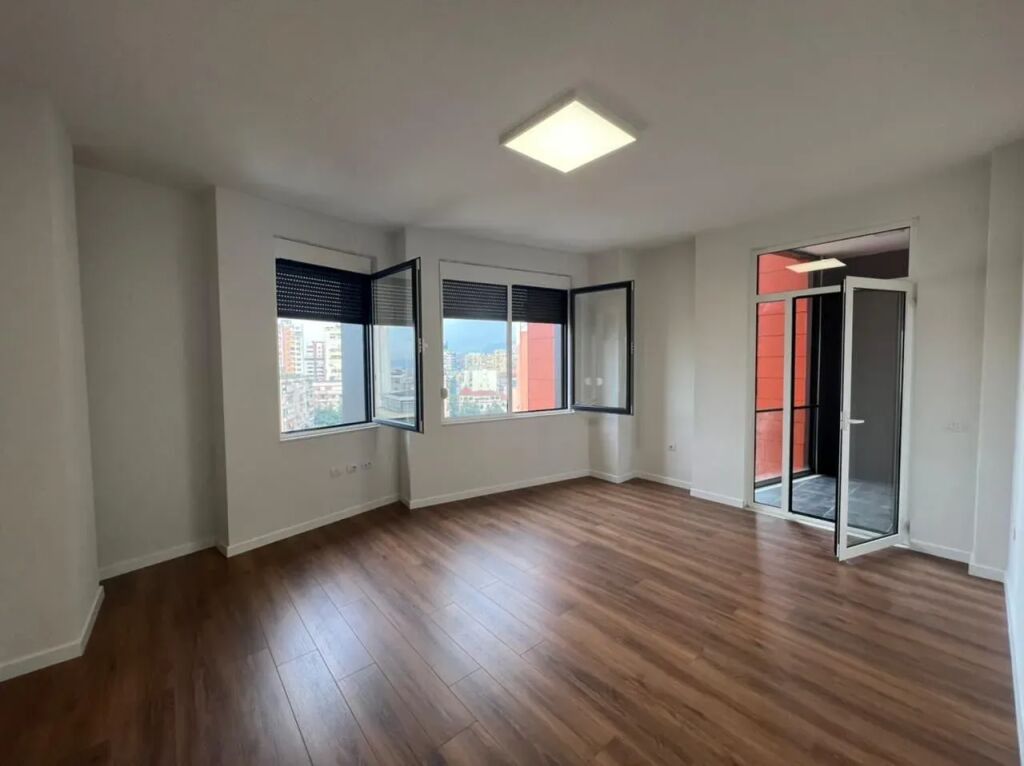 🏢 Jepet Ambient Zyre me Qira – Përballë Toptani Center QENDER