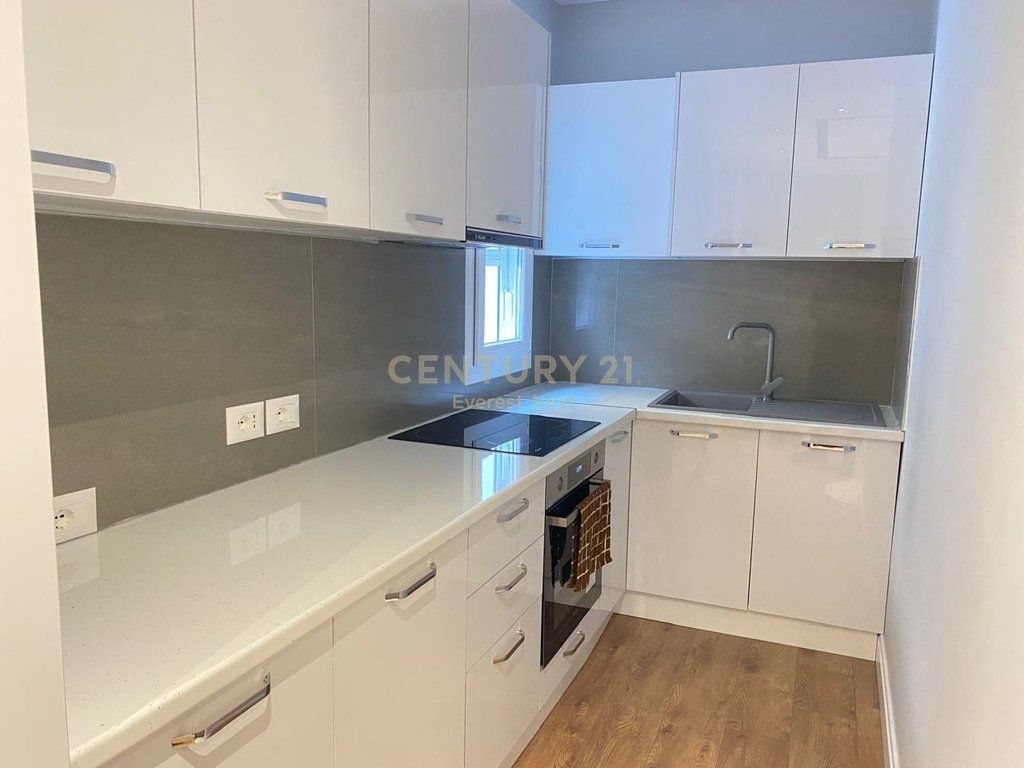 Apartament 2+1 per Qira tek Ish-Parku (rr.Frosnina Plaku)