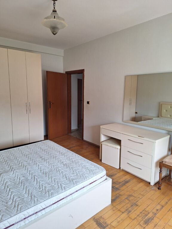 Appartamento 3+1 in vendita a Xhamllik/ Vicino alla via Xhanfize Keko