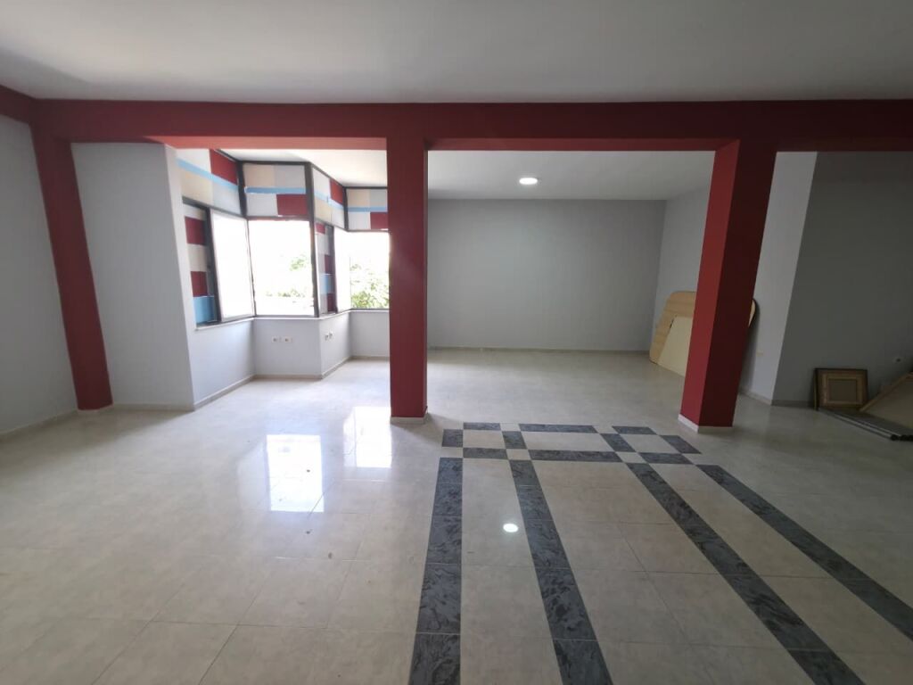🏢 AMBIENT BIZNESI ME QIRA NË QENDËR TË TIRANËS | 120 m² |