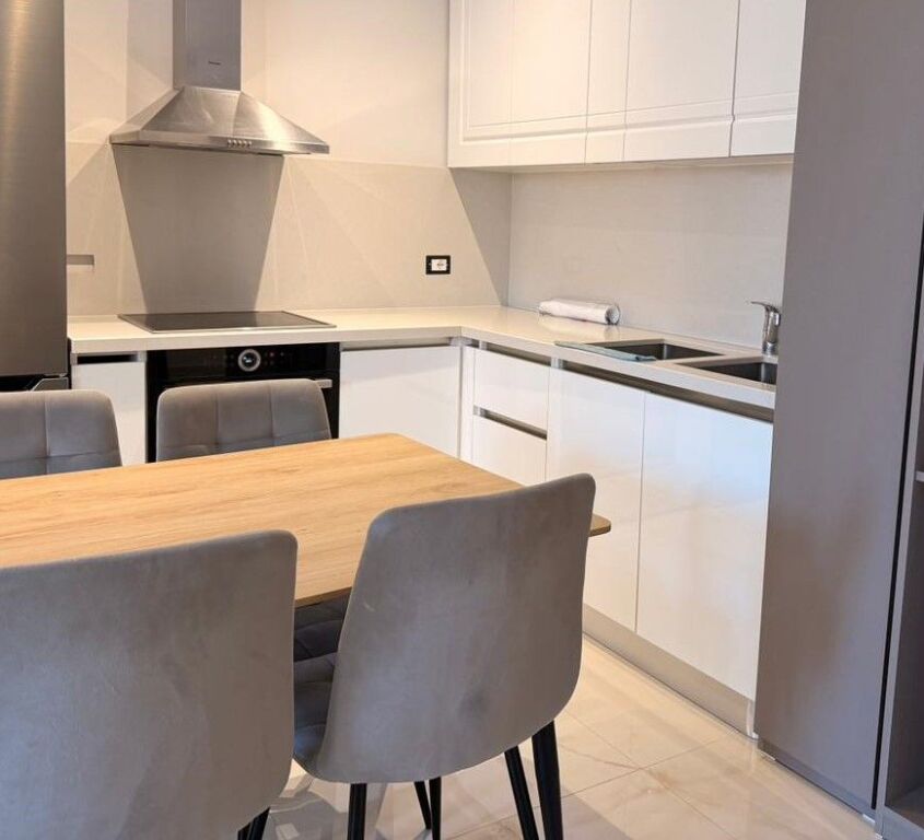 Apartament 2+1 për Qira prane Stacionit te Trenit Durres