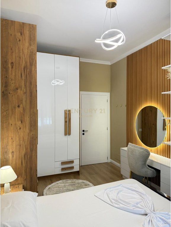 KOPSHTI BOTANIK, APARTAMENT 1+1 ME POST PARKIMI ME QIRA
