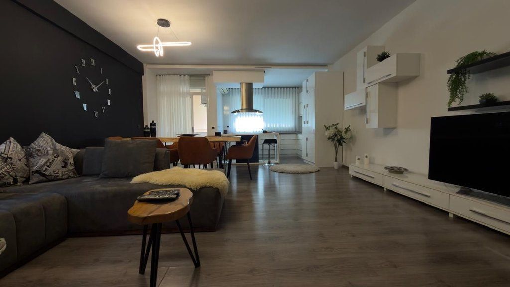 Apartament 2+1 Me Qira në Komunën e Parisit, Tiranë - 950€