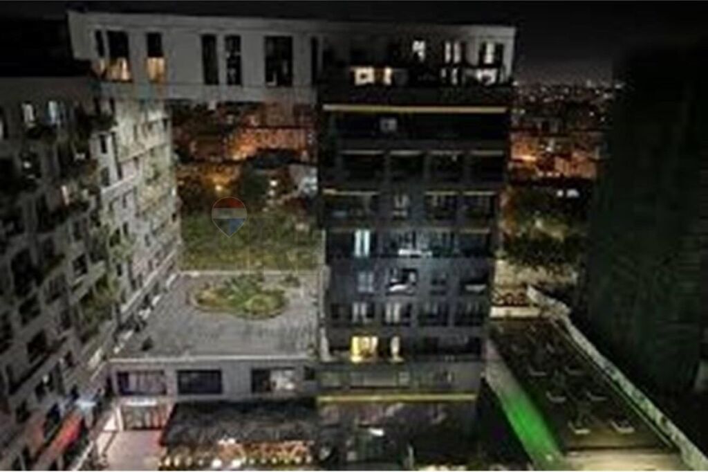 AMBJENT KOMERCIAL PER QERA,KOMPLEKSI SQUARE 21
