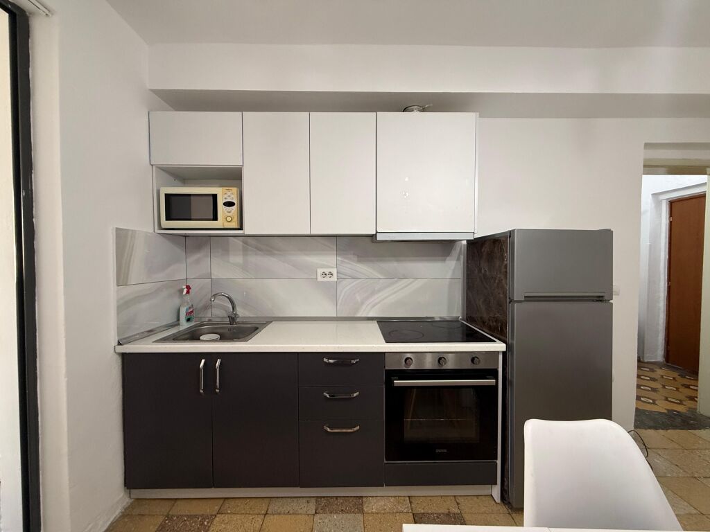 📣 QERA Apartament 1+1 📍 Prane Brrylit 🛣️ Bulevardi “Bajram Curri” ✨  🏢 Ndertim Ekzistues 🪜 Kati 5 (Pa Ashensor) 🛋️ I Mobiluar  💶 Cmimi 35.000 Leke Ne Muaj