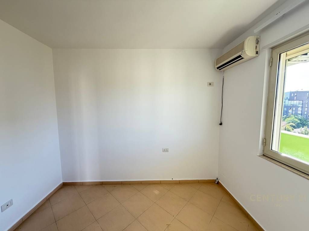 JEPET ZYRË 3+1+2+POST PARKIMI PËR QIRA TEK RRUGA E ELBASANIT