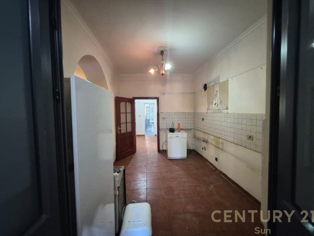 Shitet Apartament 3+1+2 me Depo dhe 2 Ballkone te Ish Parku i Autobusëve – 240,000 € - Widok 6