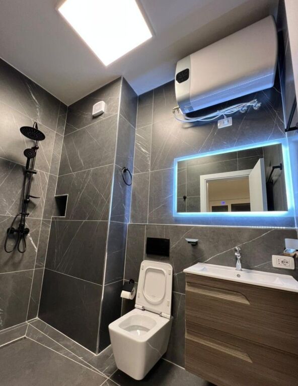 📌 Jepet Ambient Zyre me Qira – Përballë Toptani Center