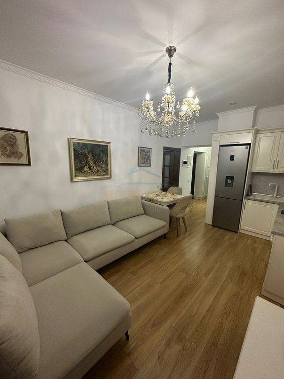 Qira, Apartament 2+1, Pallatet Shallvare, Tiranë