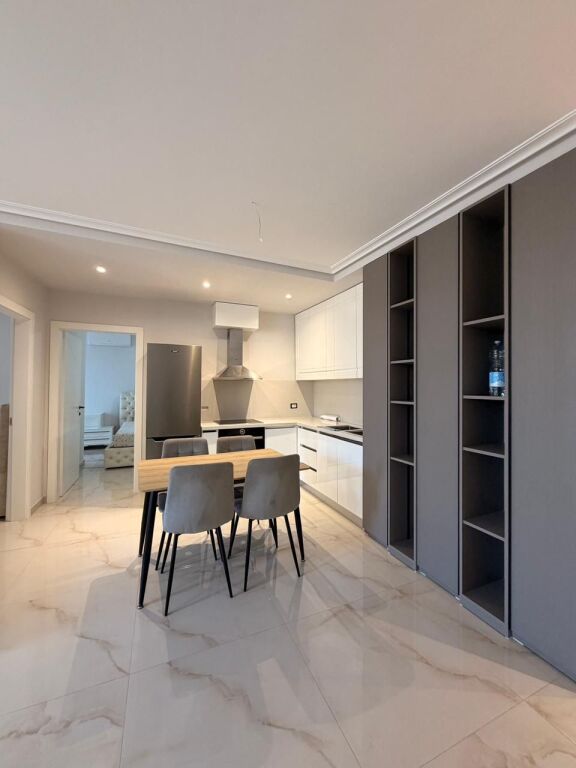 Per qira  APARTAMENT  2+1 prane Stacionit te Trenit Durres