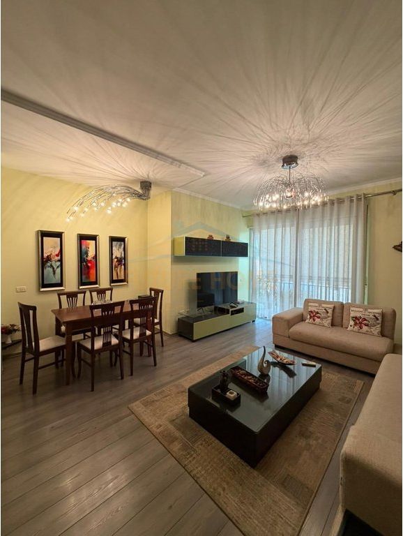 For sale, Apartment 2+1+Storage, Barrikadave Street, Tirana