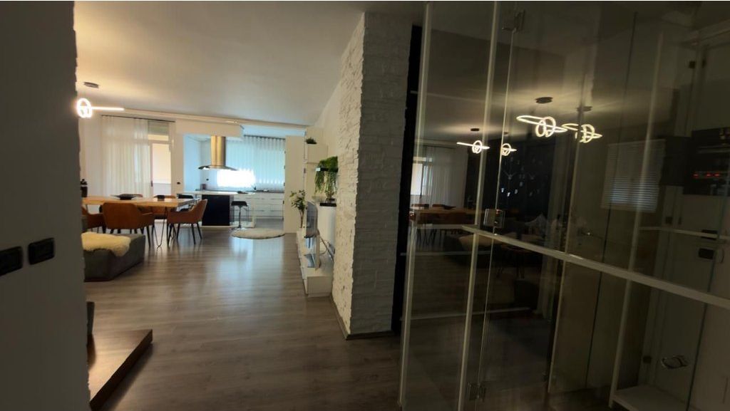 Apartament 2+1 Me Qira në Komunën e Parisit, Tiranë - 950€