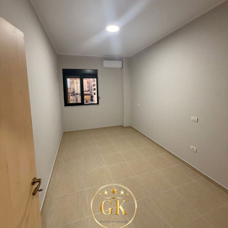 APARTAMENT ME QERA  • 2+1+Ballkon  📍Lagja 5,Prane Vodafone