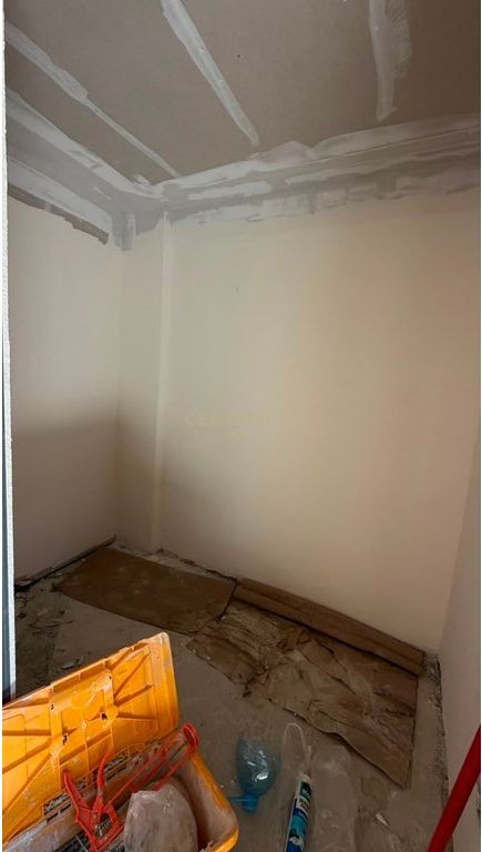 JEPET ME QIRA AMBIENTI NE QENDER TE DURRESIT , NE SHESHIN PRANVERA ! 1,300 € /Muaj
