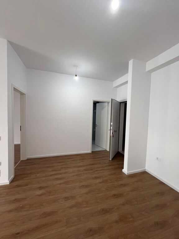 Shitet Apartament 1+1