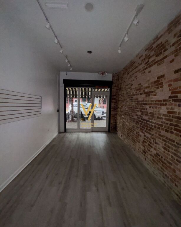 LOCALE COMMERCIALE IN VENDITA 31 M2 PRESSO L'EX ESPOSIZIONE 120.000 EURO