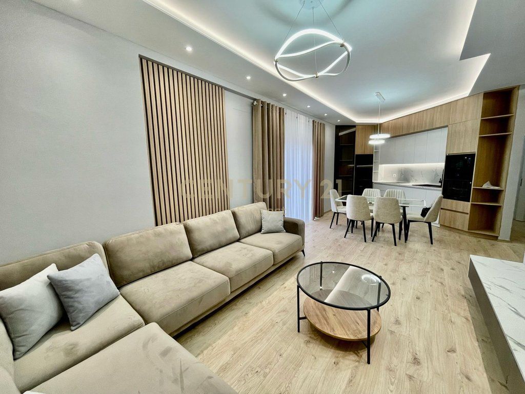 RRUGA E BARRIKADAVE, APARTAMENT 2+1+2+2 POSTE PARKIMI PER QIRA
