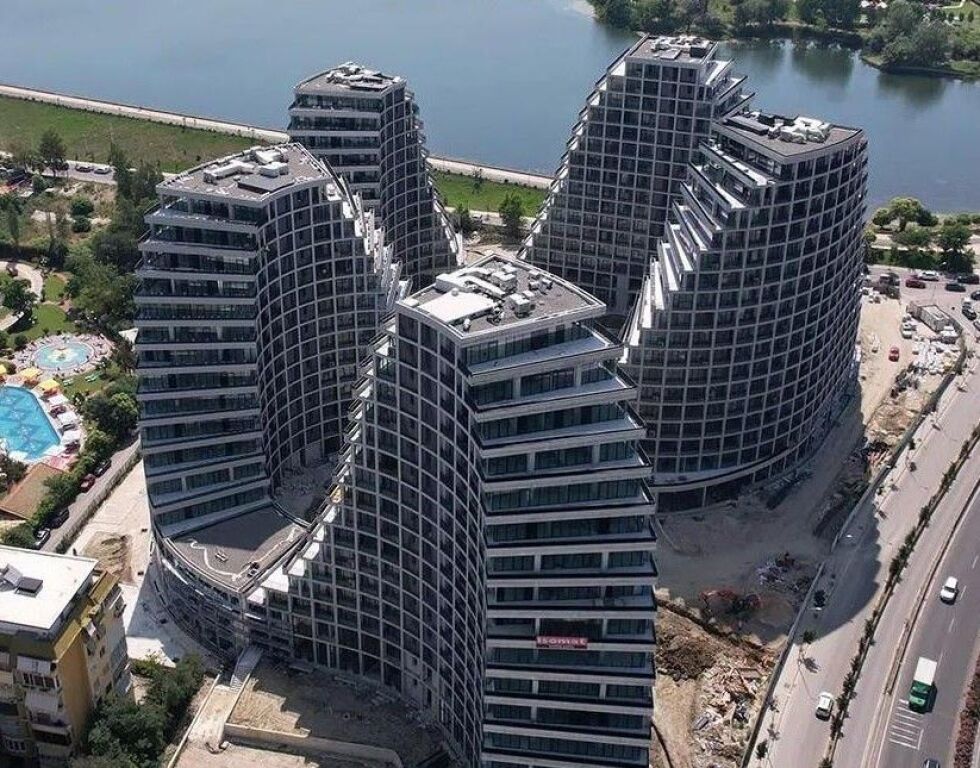 AMBIENT ZYRE ME QIRA TE LAKE VIEW ME PAMJE NGA LIQENI