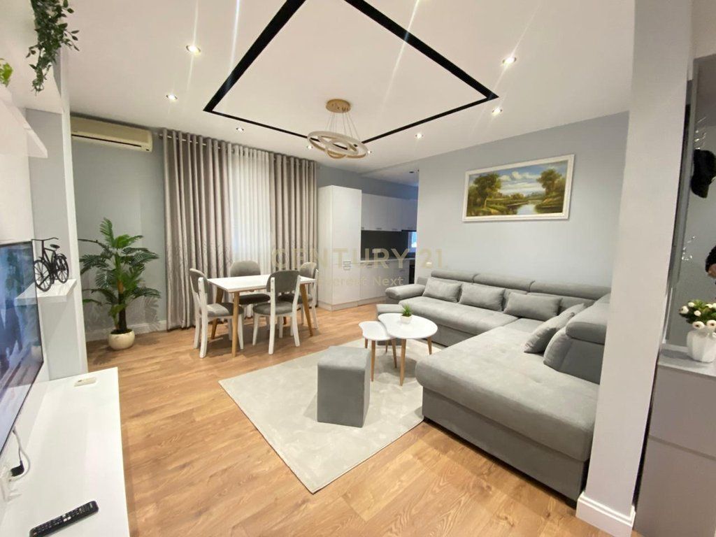 Apartament 2+1 per Qira tek Ish-Parku (rr.Frosnina Plaku)