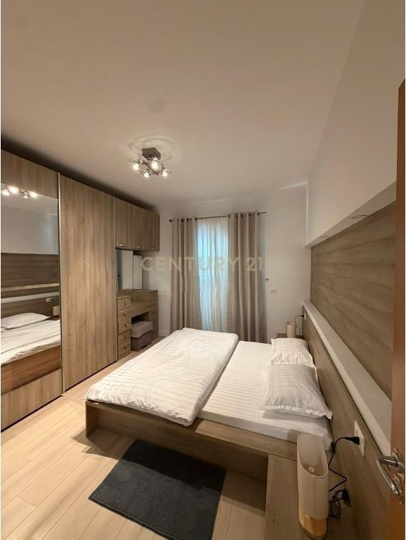 Jepet me qira apartament 1+1 te Liqeni i Thatë – Pamje nga Liqeni