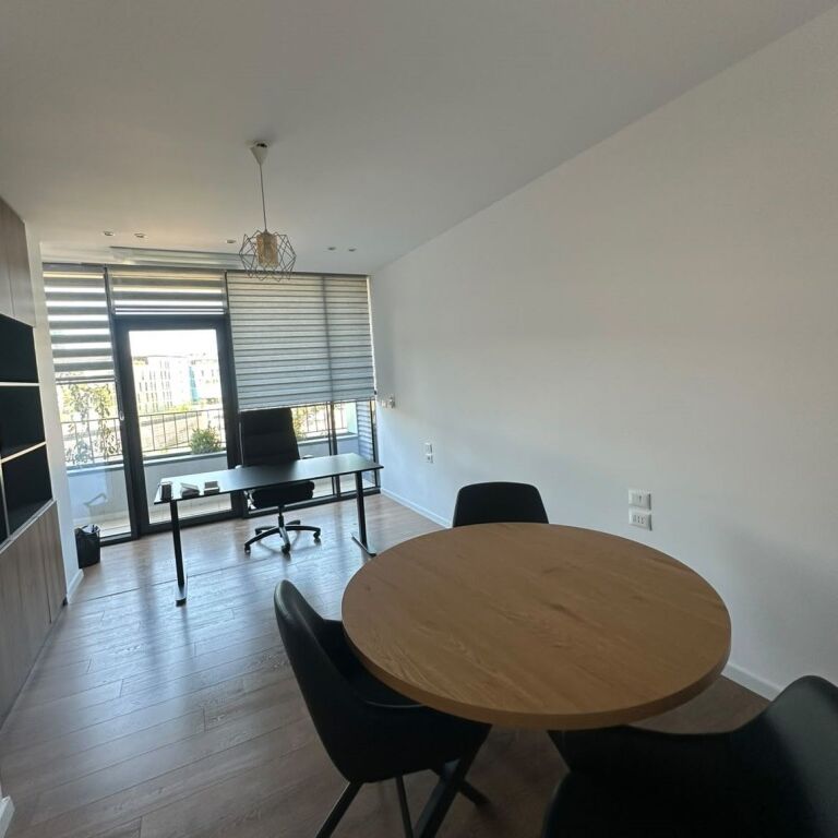 🏢 Ambient Zyre me Qira – Lake View Residence, Liqeni Artificial ✨