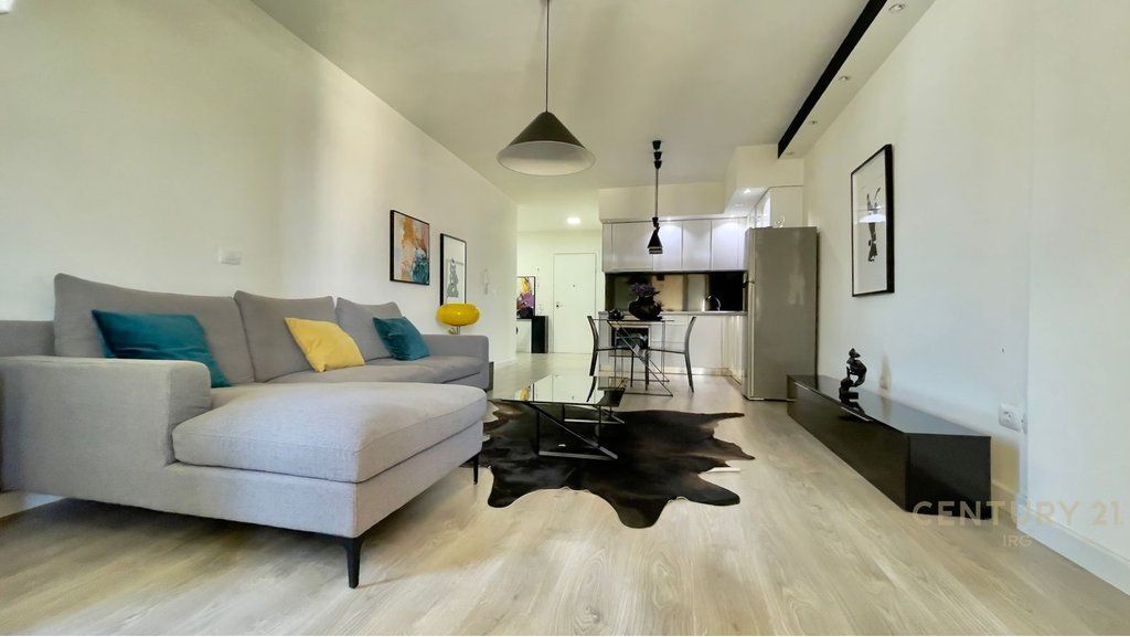 QIRA, APARTAMENT MODERN 1+1, RRUGA KAVAJËS