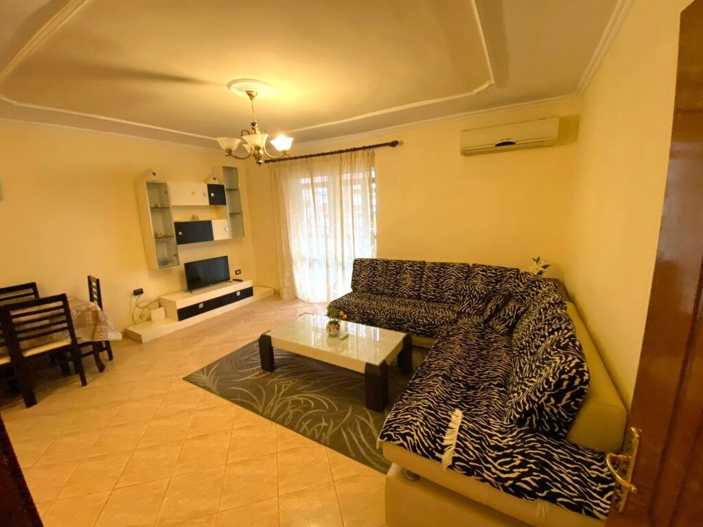 JEPET ME QERA APARTAMENT 2+1 NE QENDER TE TIRANES , 10 MIN NGA SHESHI SKENDERBEJ , RRUGA E DURRESIT