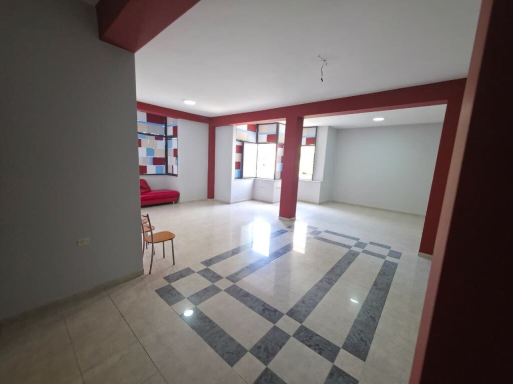 🏢 AMBIENT BIZNESI ME QIRA NË QENDËR TË TIRANËS | 120 m² |