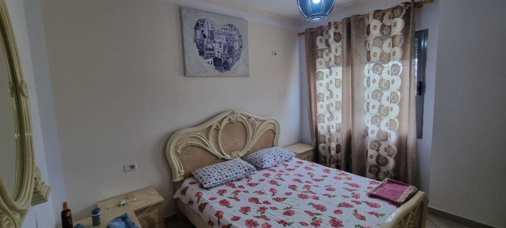 Jepet me qira apartament 2+1 te Pallatet Çabej