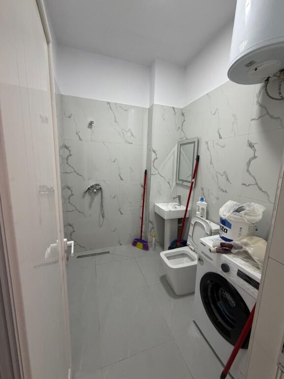 Apartament 1+1 per qera Komuna e Parisit !