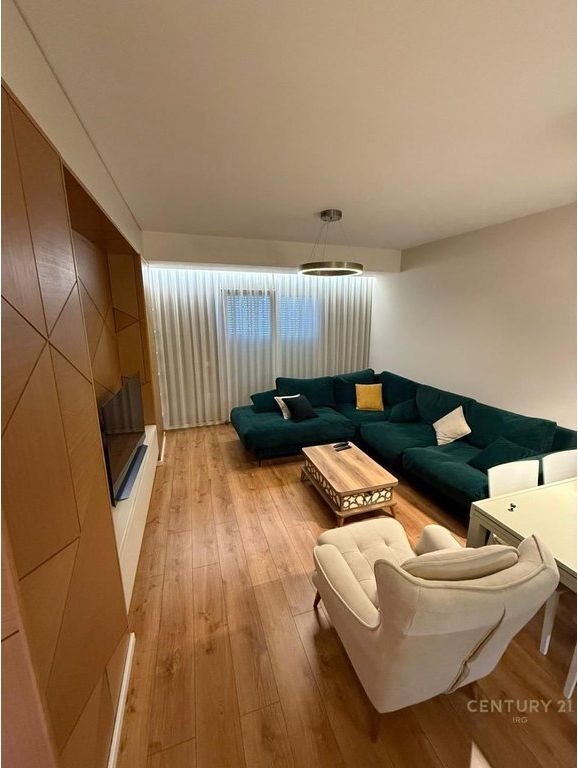 Jepet me qira apartament 2+1 në Kompleksin Star