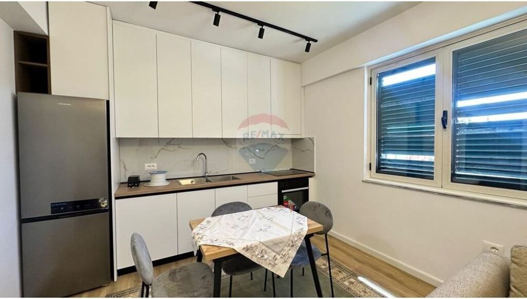 Apartament per qira 1+1 , 21 Dhjetori