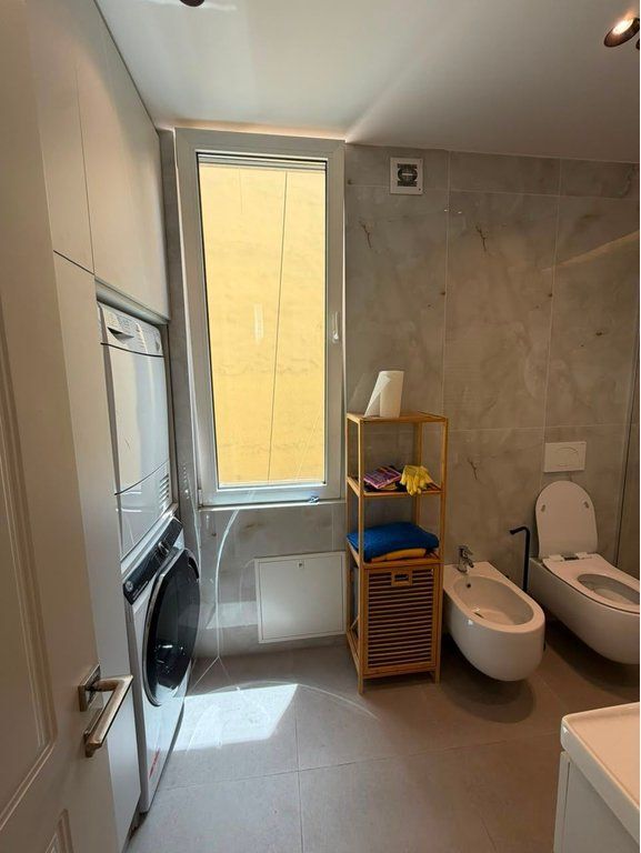 Kreu / Pronat / CITY70518  Kërko Për Apartamente, Toka, Vila, Zyra Për Shitje Ose Qira  Qera, Apartament 3+1+2, Myslym Shyri, Tirane.