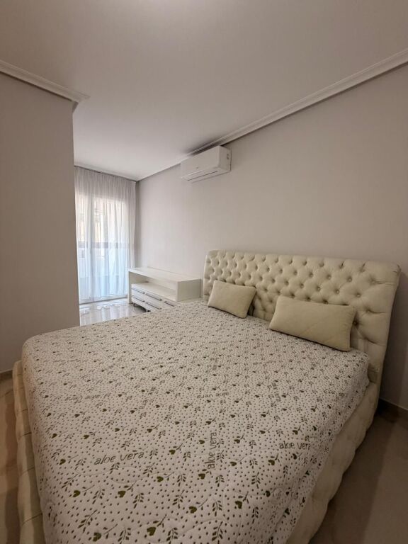 Per qira  APARTAMENT  2+1 prane Stacionit te Trenit Durres