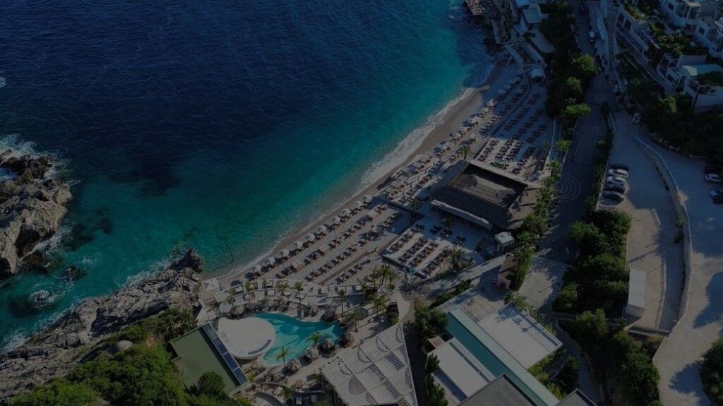 **🏡 Appartamento con Veranda + Parcheggio in Vendita a Folie Village, Jalë**