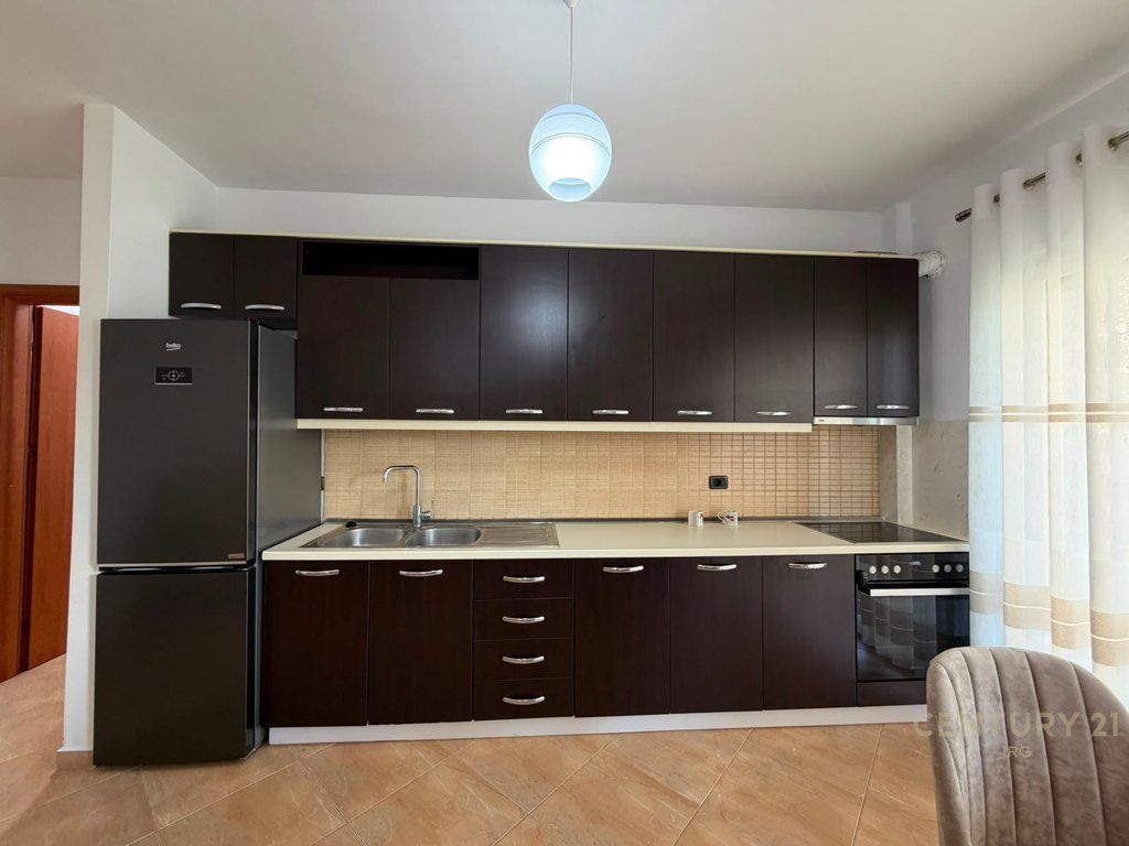 Apartament 2+1+2+ Post Parkimi ne zonen e Kopeshtit Botanik. IRG143208