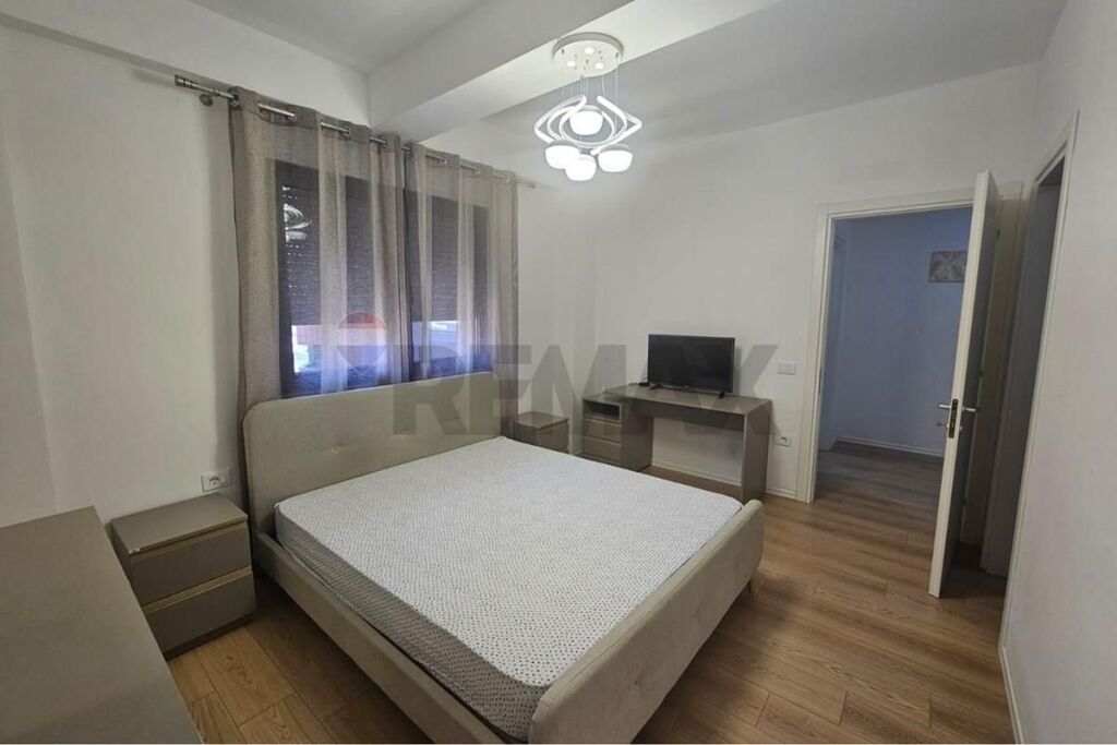 Jepet me Qira 1+1 te Kompleksi Oazis, Astir
