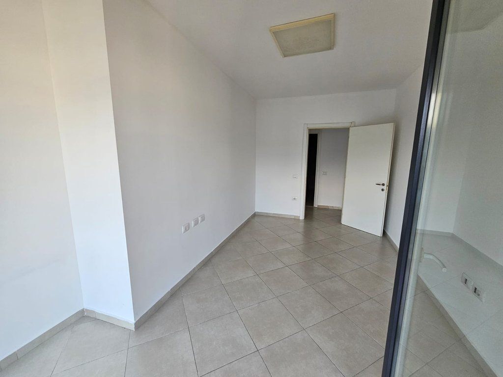 Appartamento in affitto per uffici/lavoro, di fronte a SPAK 650 € /Mese