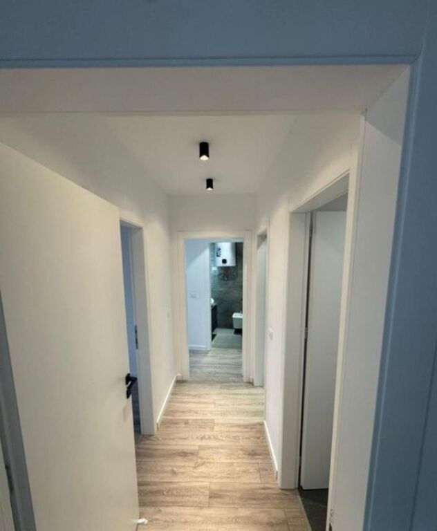 🏢 Jepet Zyrë me Qira – Lake View, Liqeni Artificial  📍 Lake View Residence, pranë Liqenit Artificial
