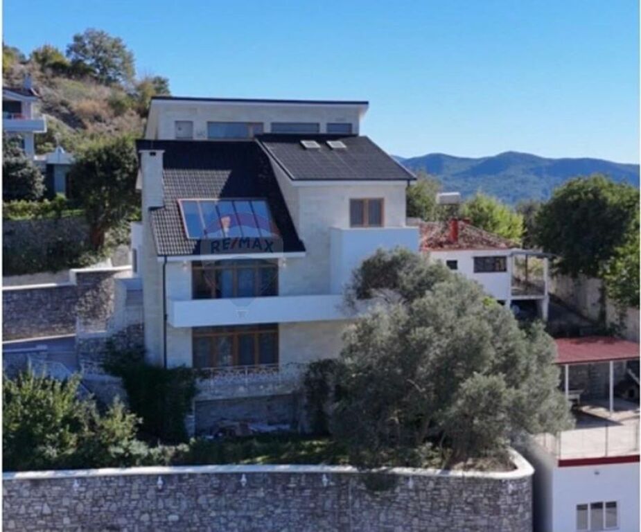 Villa for rent, Petrele