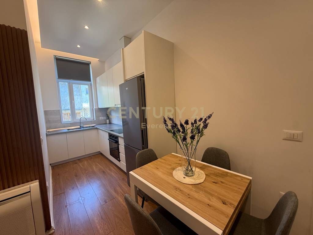 RRUGA E DURRESIT, APARTAMENT 2+1 PER QIRA