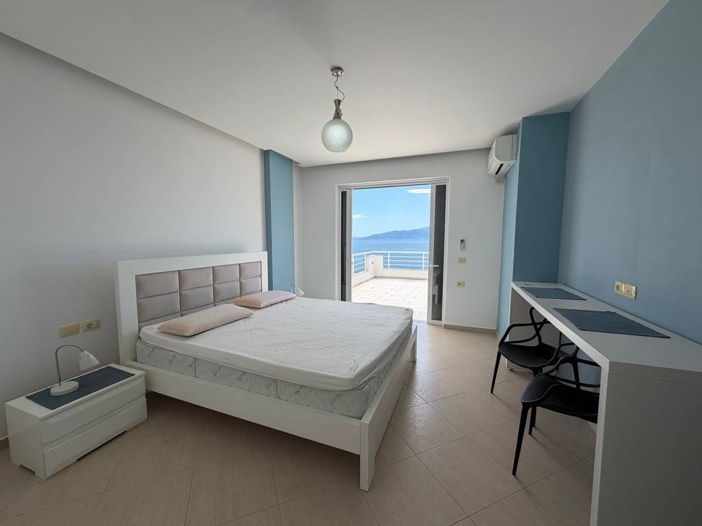 SARANDË, ATTICO+PARCHEGGIO IN VENDITA CON VISTA APERTA SUL MARE
