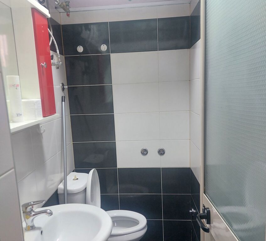 Qera | Ambjent Biznesi | Skanderbeg Square | 350 €/muaj