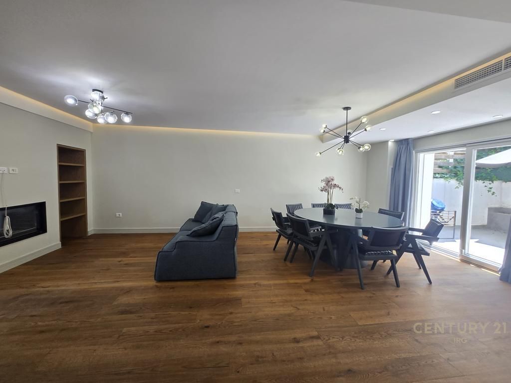 Villa con piscina in affitto a Kodra e Diellit 2!
