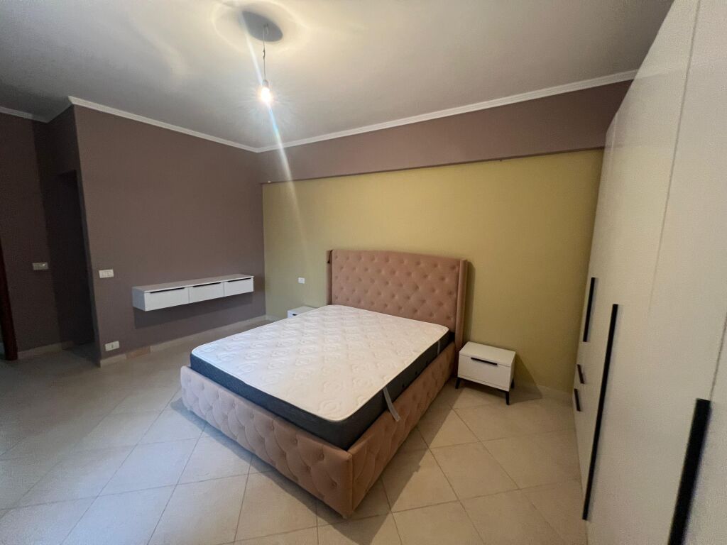 Jepet apartament me qera 2+1+2