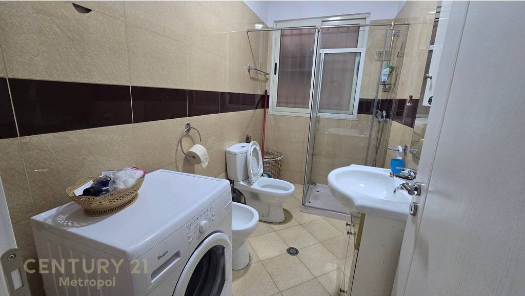 We rent a 2+1 apartment in Fresk, at the beginning of Dalip Topi street!

