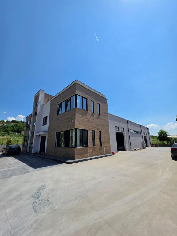 🏢 MAGAZZINO MODERNO IN AFFITTO A PRUSH – Kombinat | 200m² | Nuova Costruzione | Standard Moderni | Altezza 5m 💥 100.000 Lek/Mese 🔥🔥