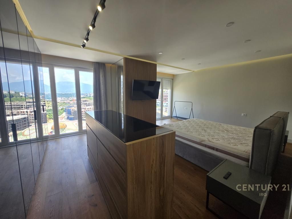 Villa con piscina in affitto a Kodra e Diellit 2!
